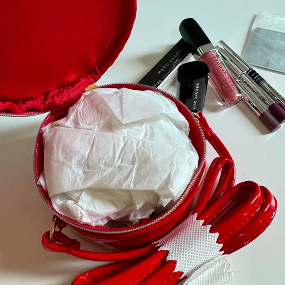 NWT- Marc Jacobs mini round bag with makeup set. - Picture 5 of 7